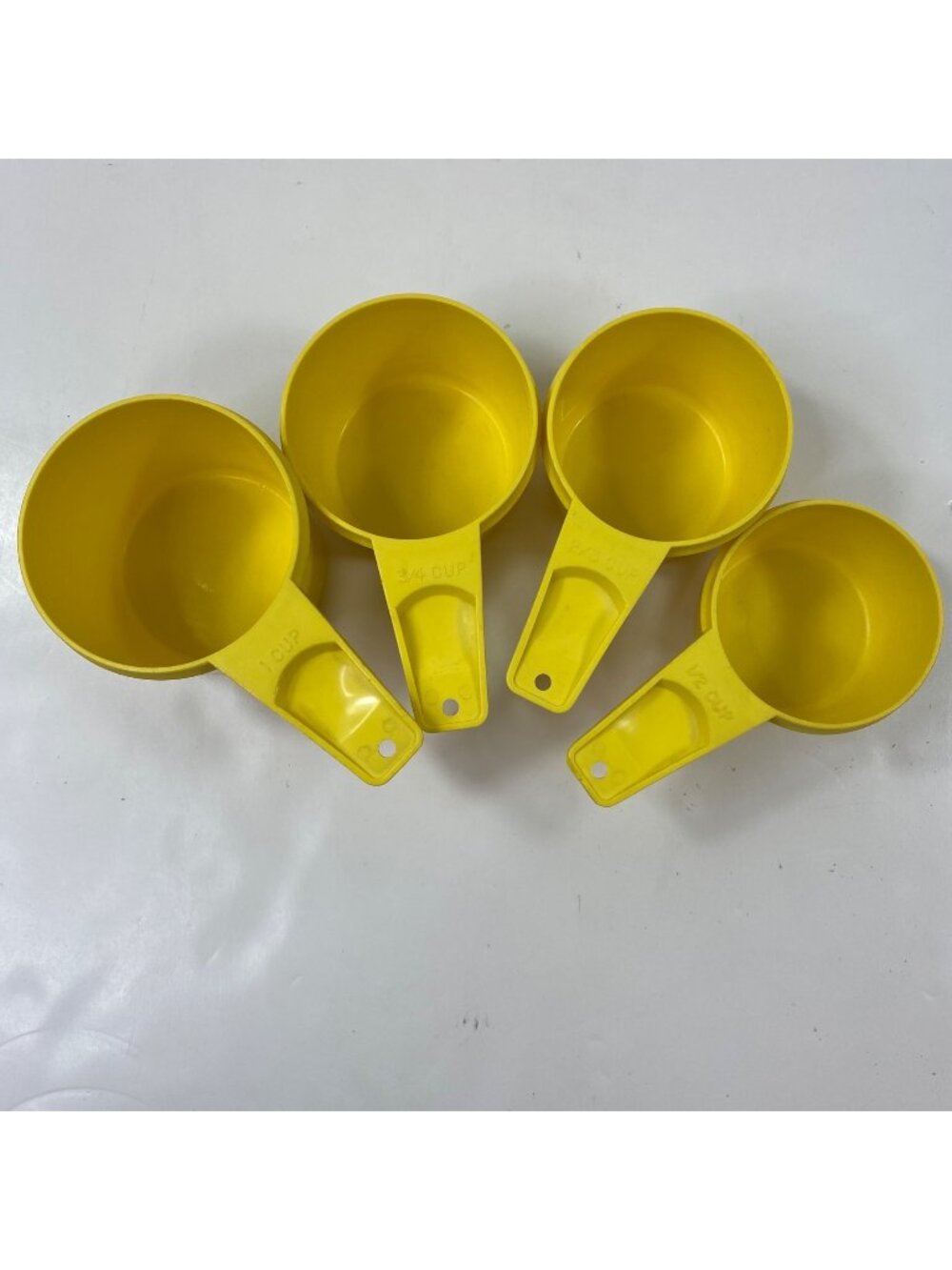 Vintage Tupperware Yellow Measuring Cups 1  3/4 1/2  1/4 Cup Plastic Set Of 4